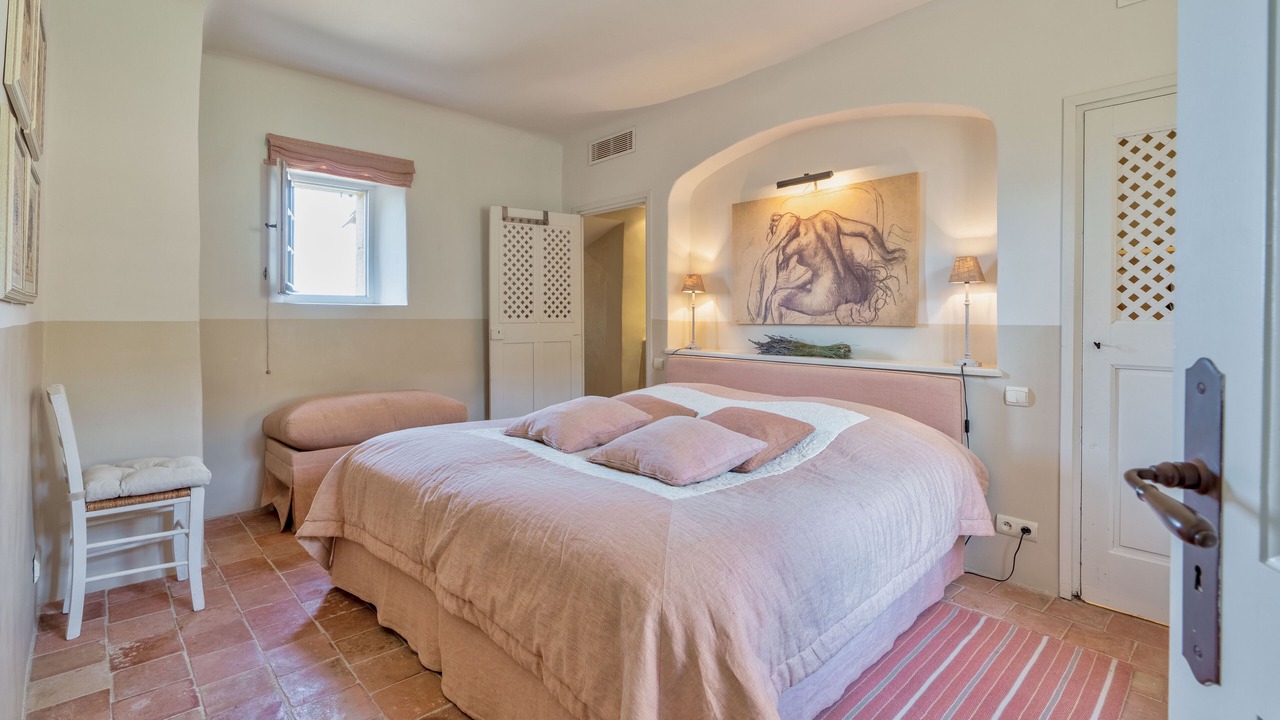 Photo of Bedroom in Jouques