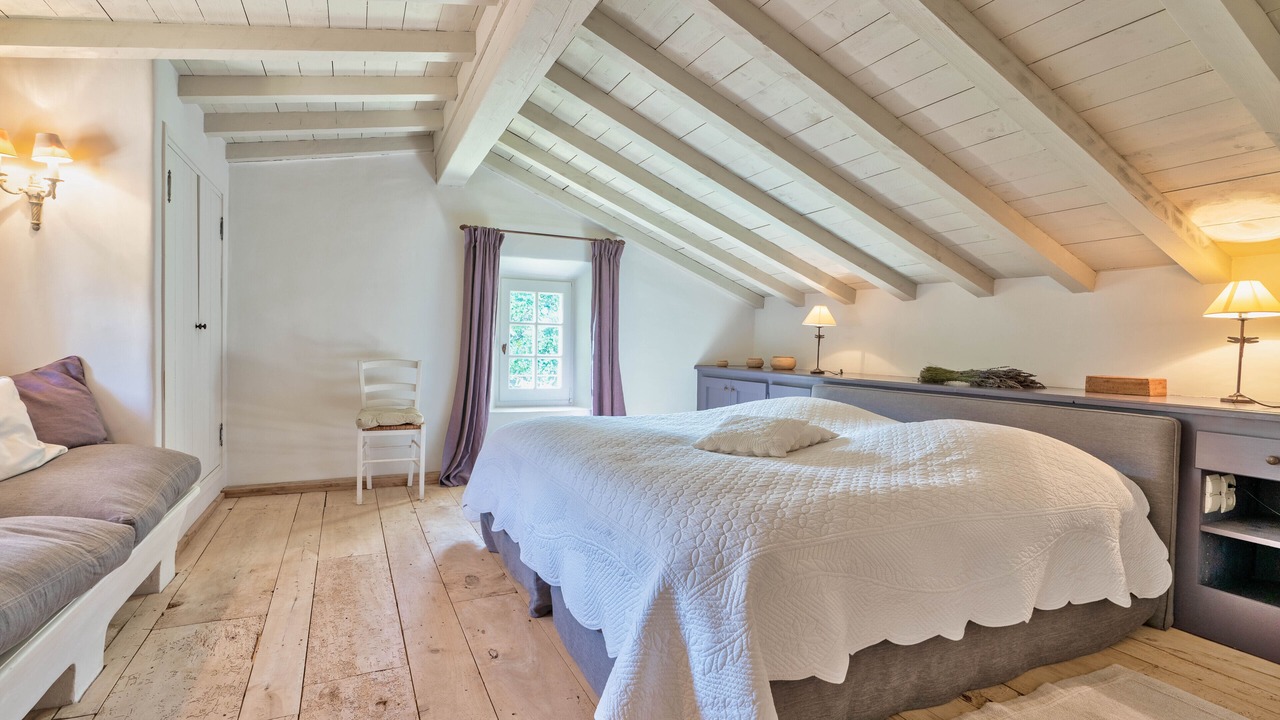 Photo of Bedroom in Jouques