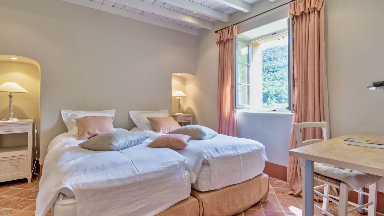 Photo of Bedroom in Jouques