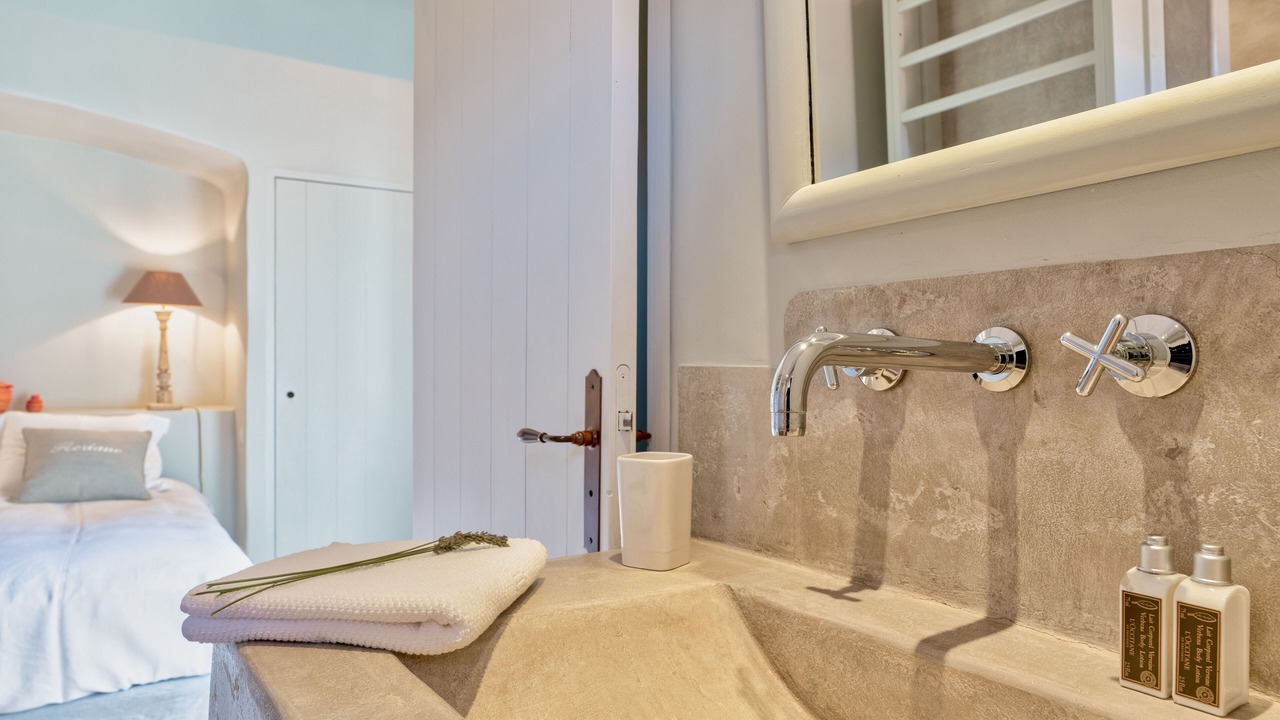 Photo of Bathroom in Jouques