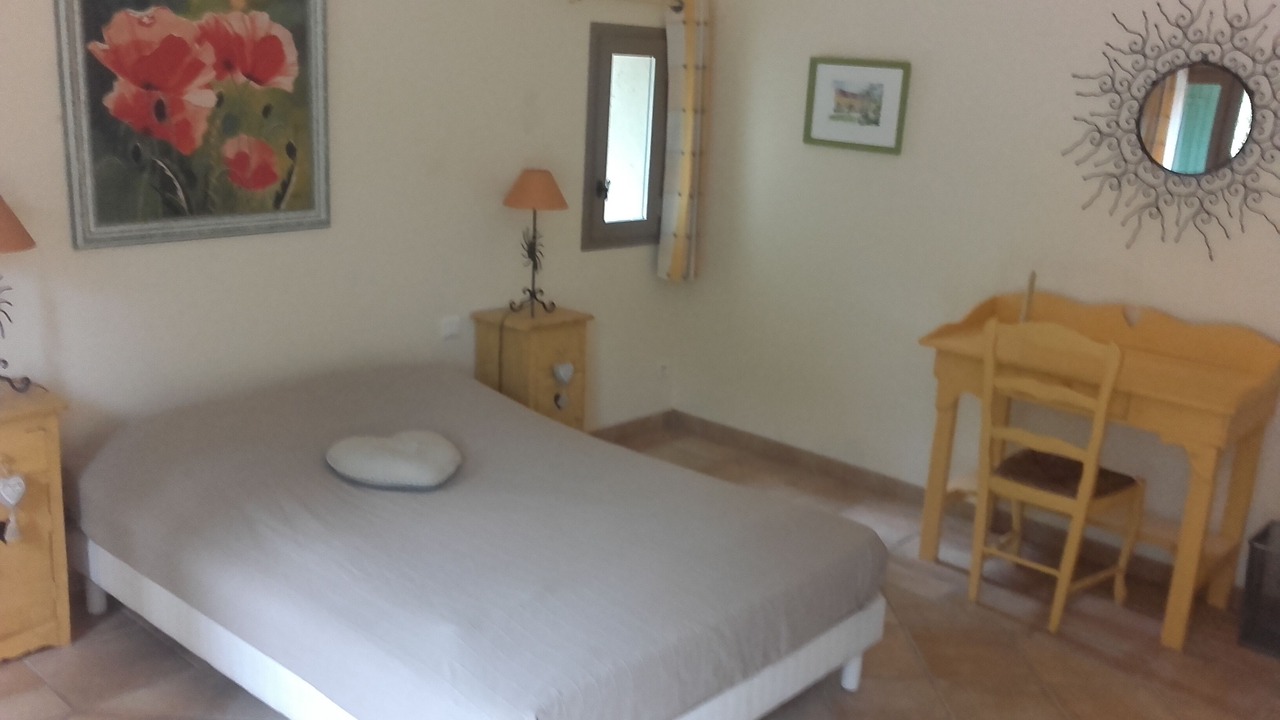 Photo of Bedroom in Saint-Martin-de-Castillon