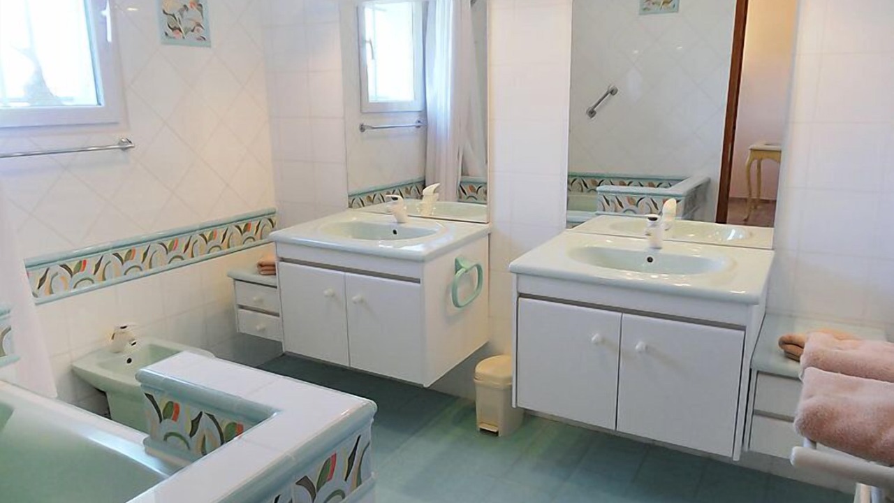 Photo of Bathroom in Velleron