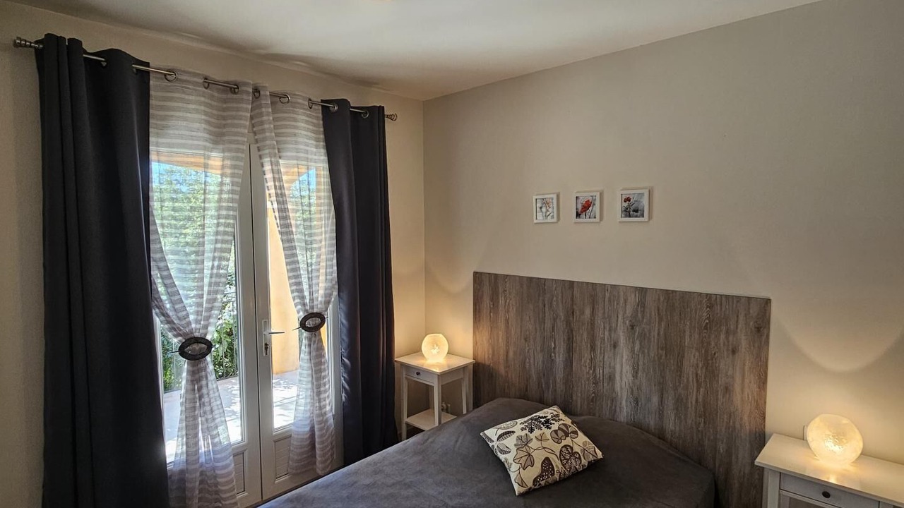 Photo of Bedroom in Bauduen