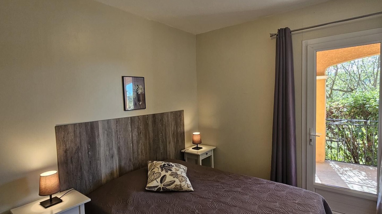 Photo of Bedroom in Bauduen