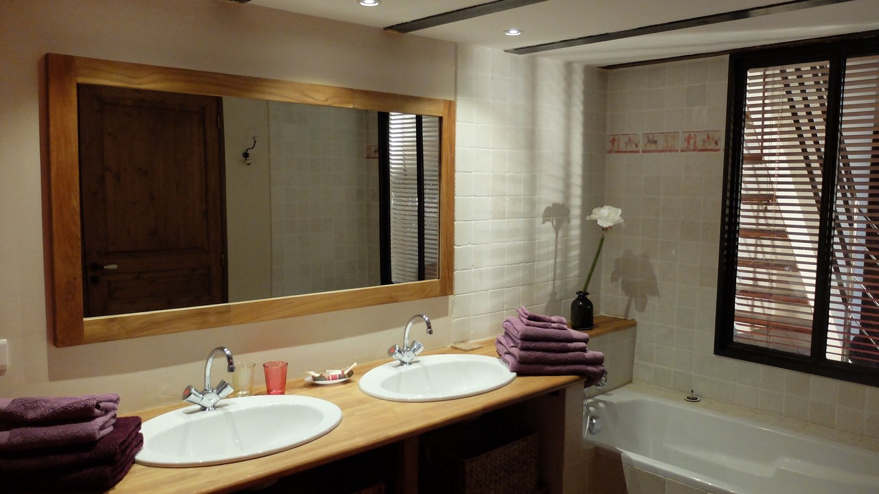Photo of Bathroom in L'Isle-sur-la-Sorgue