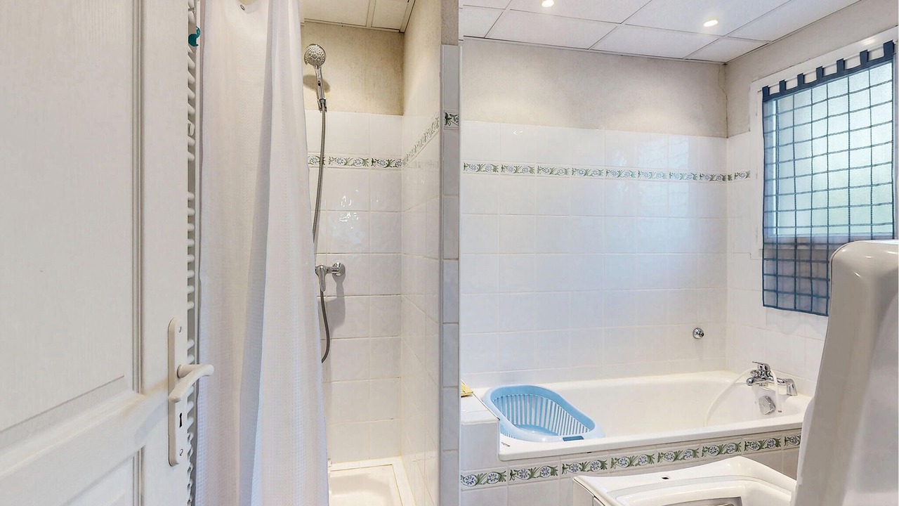 Photo of Bathroom in Caromb