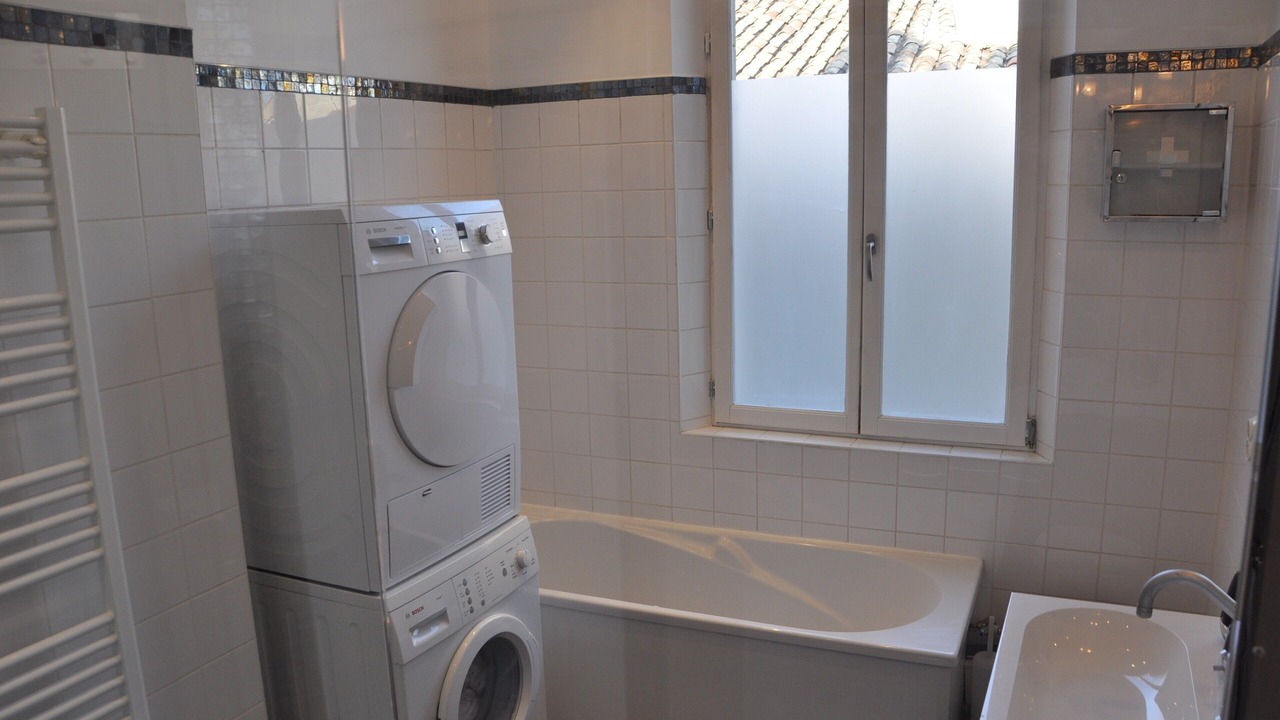Photo of Bathroom in Avignon City Centre