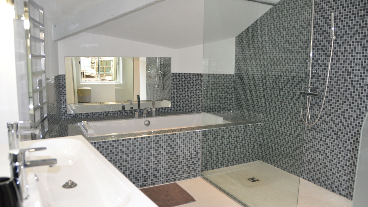 Photo of Bathroom in Avignon City Centre