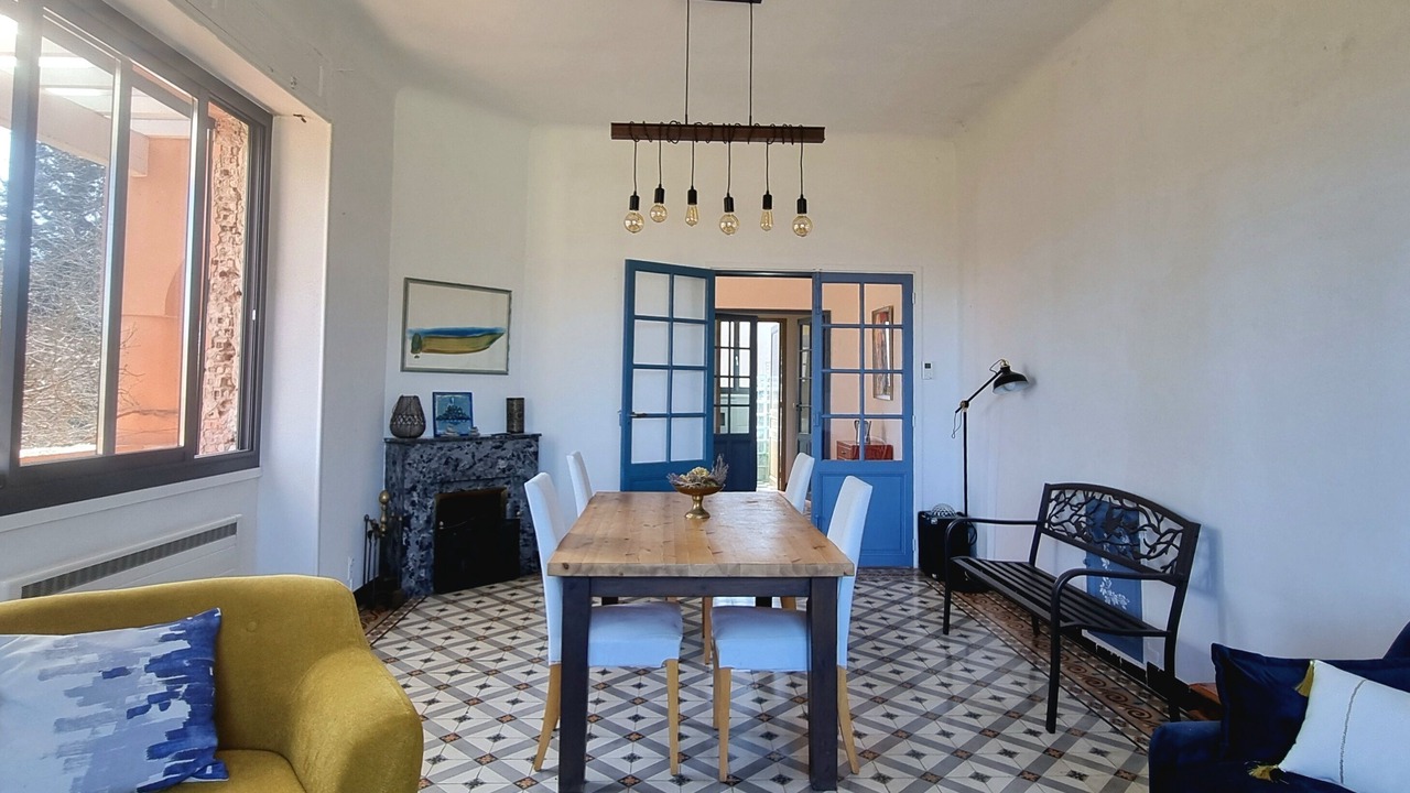 Photo of Livingroom in La Roque-d'Antheron