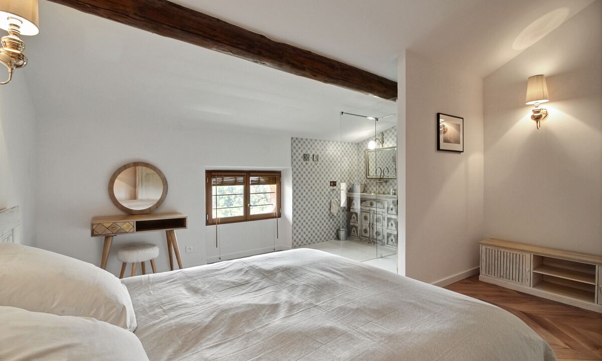 Photo of Bedroom in Roussillon