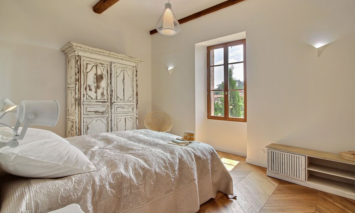 Photo of Bedroom in Roussillon