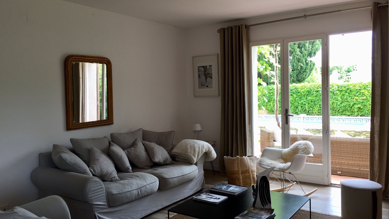 Photo of Livingroom in Orange