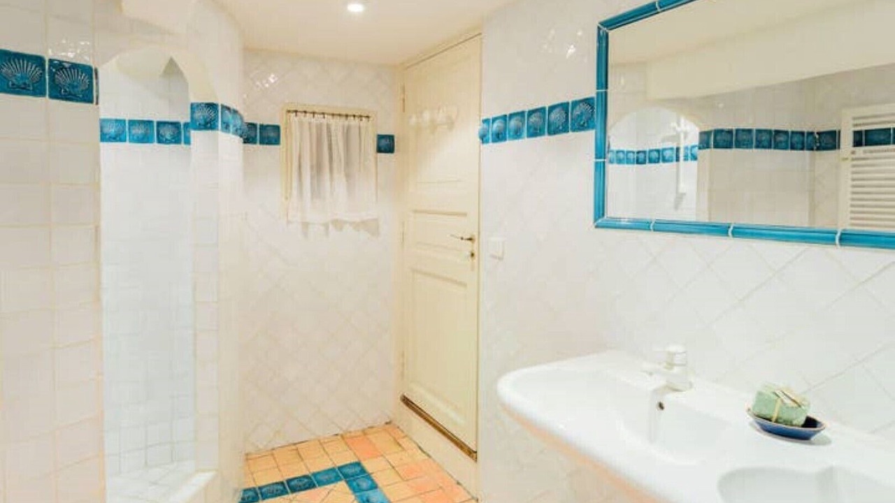 Photo of Bathroom in Saint-Martin-de-Castillon