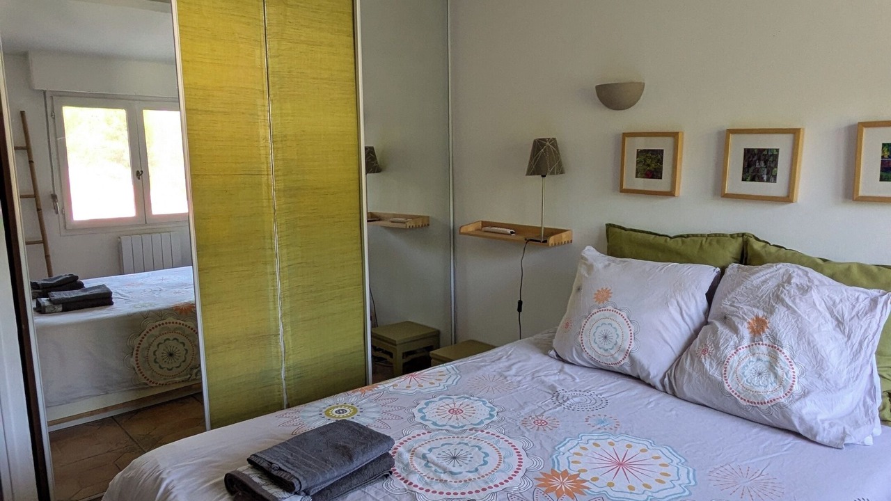 Photo of Bedroom in Ensues-la-Redonne