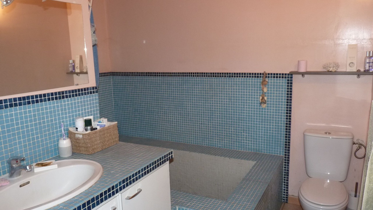 Photo of Bathroom in Faucon