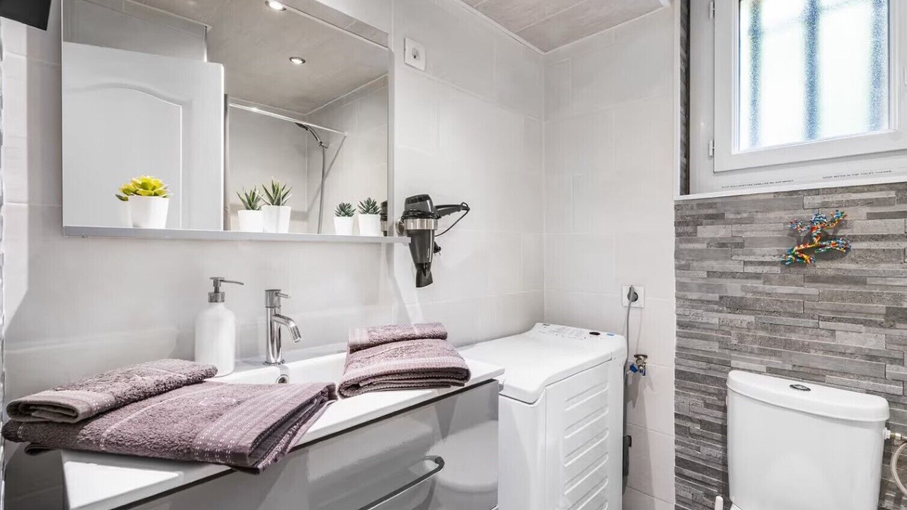 Photo of Bathroom in Cuers
