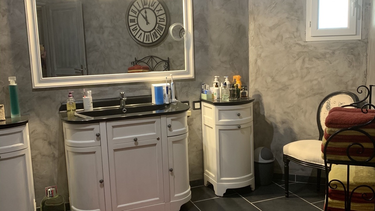 Photo of Bathroom in Velleron