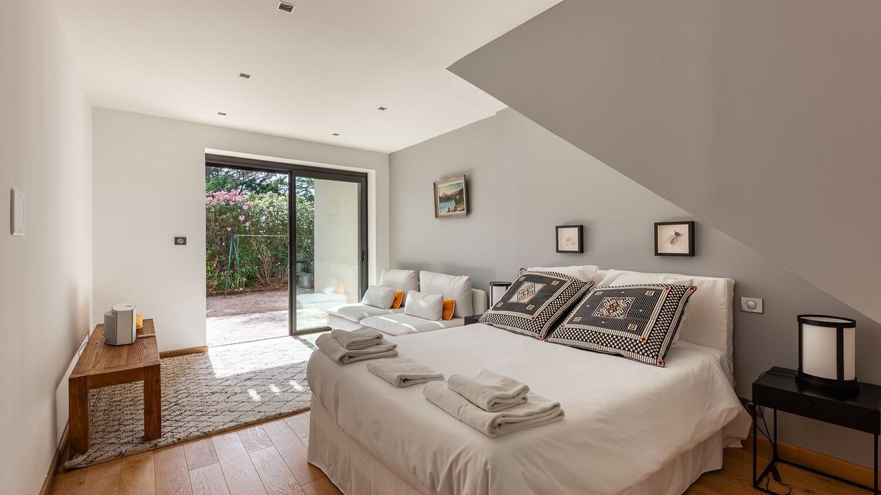 Photo of Bedroom in Les Baumettes