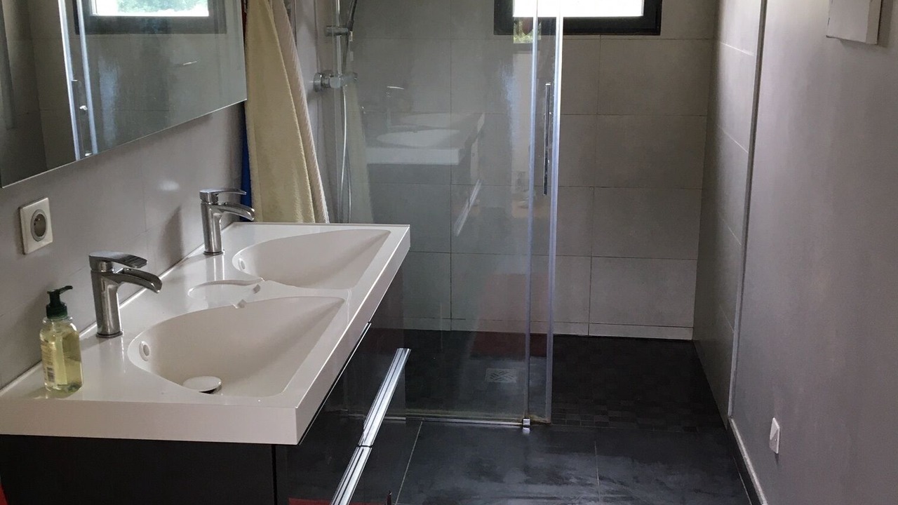 Photo of Bathroom in Saint-Cannat
