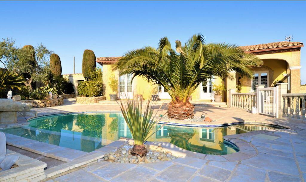 Photo of Outdoor in Jonquieres-Saint-Vincent