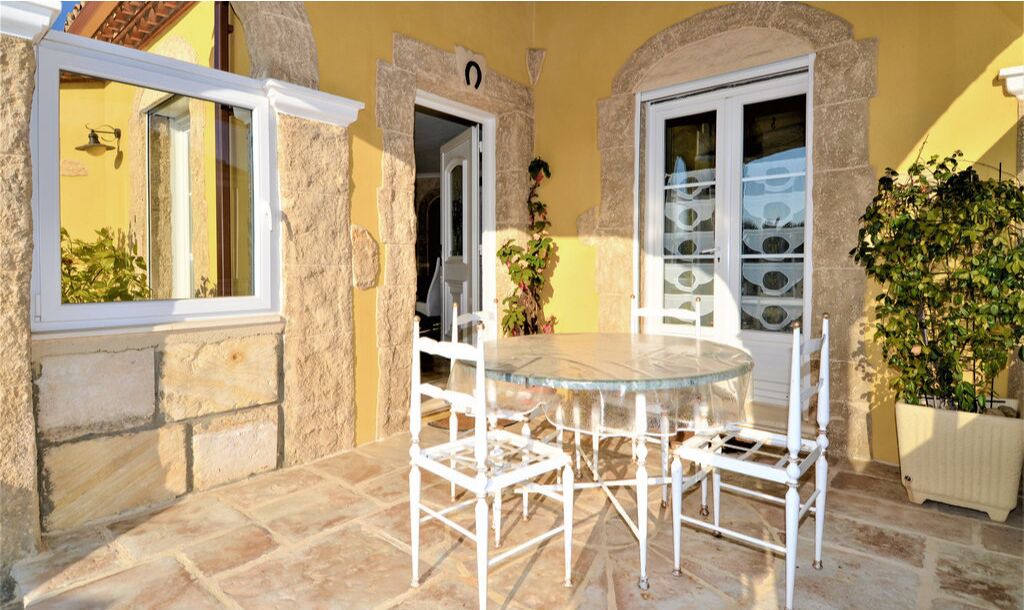 Photo of Outdoor in Jonquieres-Saint-Vincent