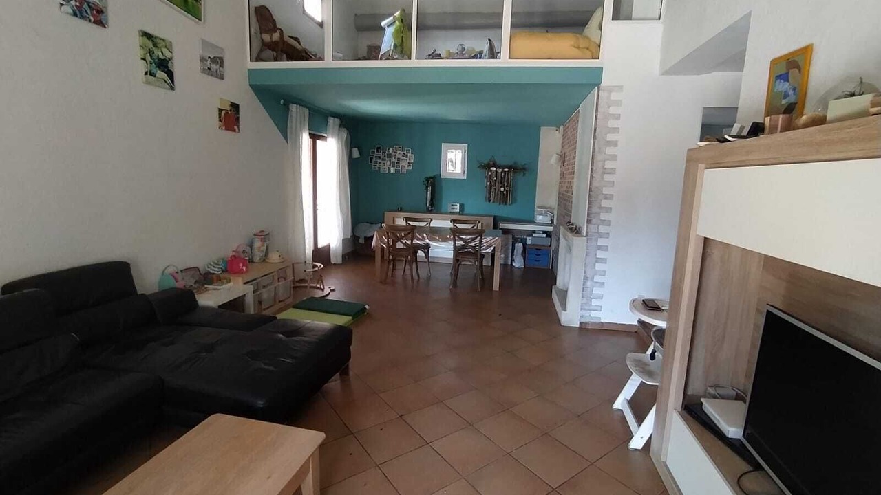 Photo of Livingroom in Cornillon-Confoux