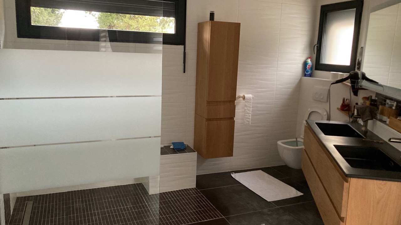 Photo of Bathroom in Rochefort-du-Gard