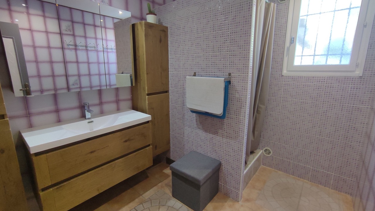 Photo of Bathroom in Caderousse