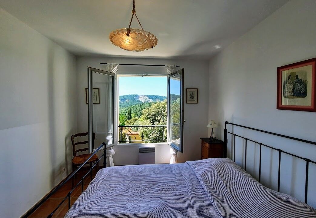 Photo of Bedroom in Rustrel