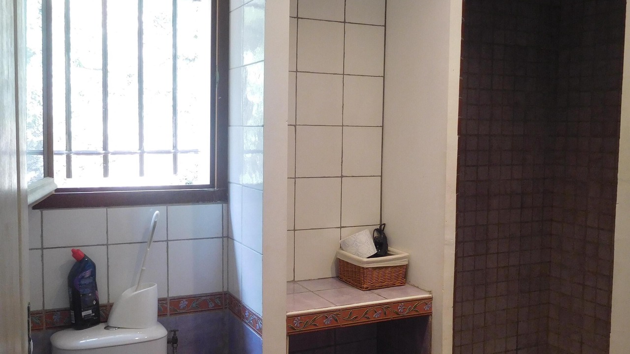 Photo of Bathroom in Rustrel