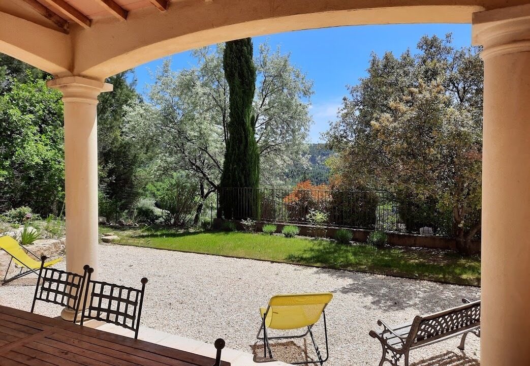 Photo of Patio Balcony in Rustrel