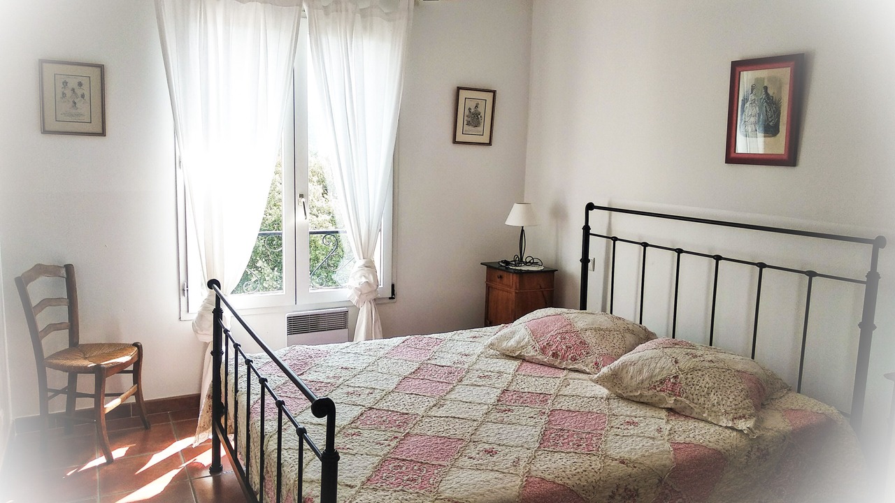 Photo of Bedroom in Rustrel