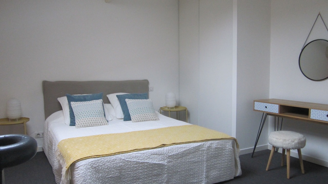 Photo of Bedroom in Arles City Centre