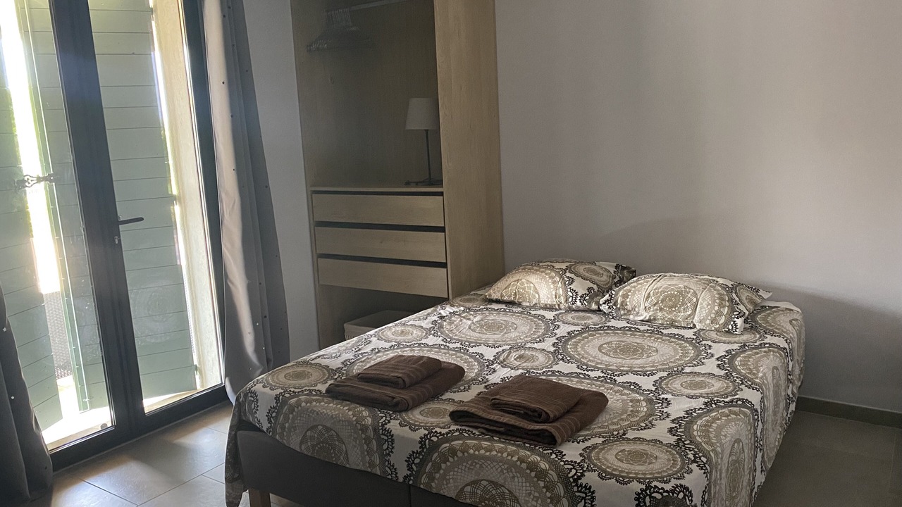 Photo of Bedroom in La Tour-d'Aigues