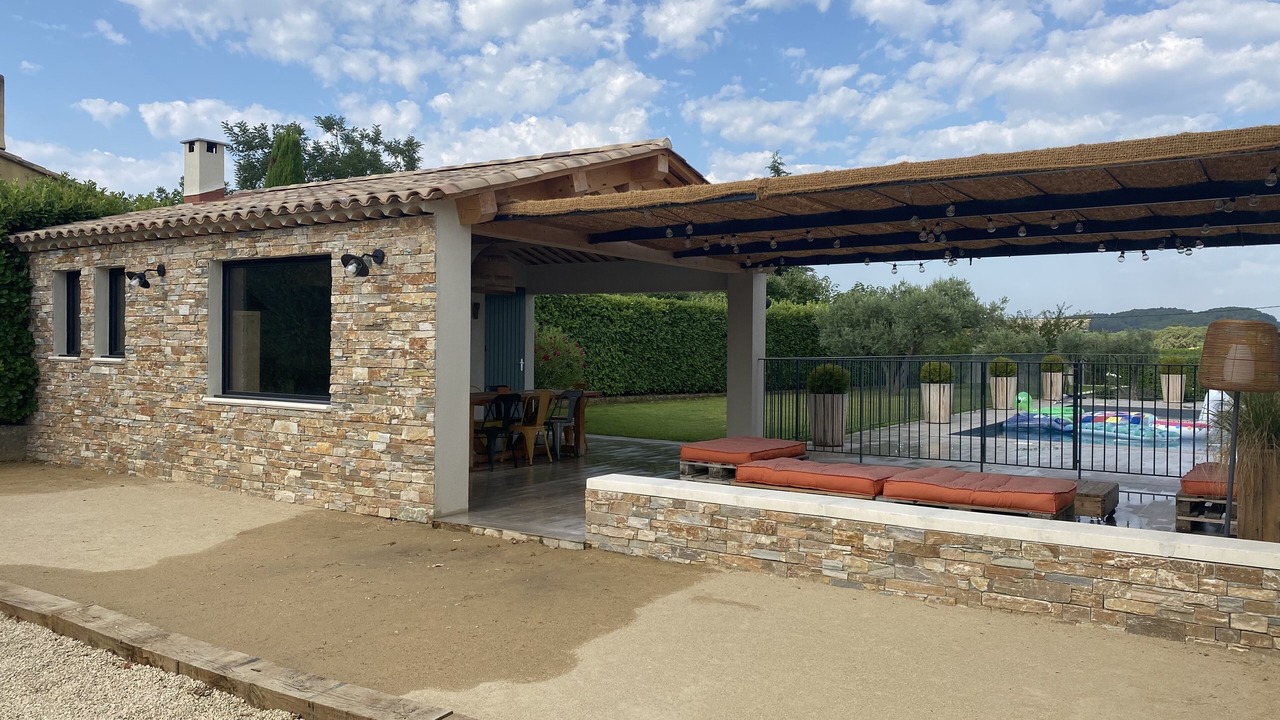 Photo of Patio Balcony in La Tour-d'Aigues