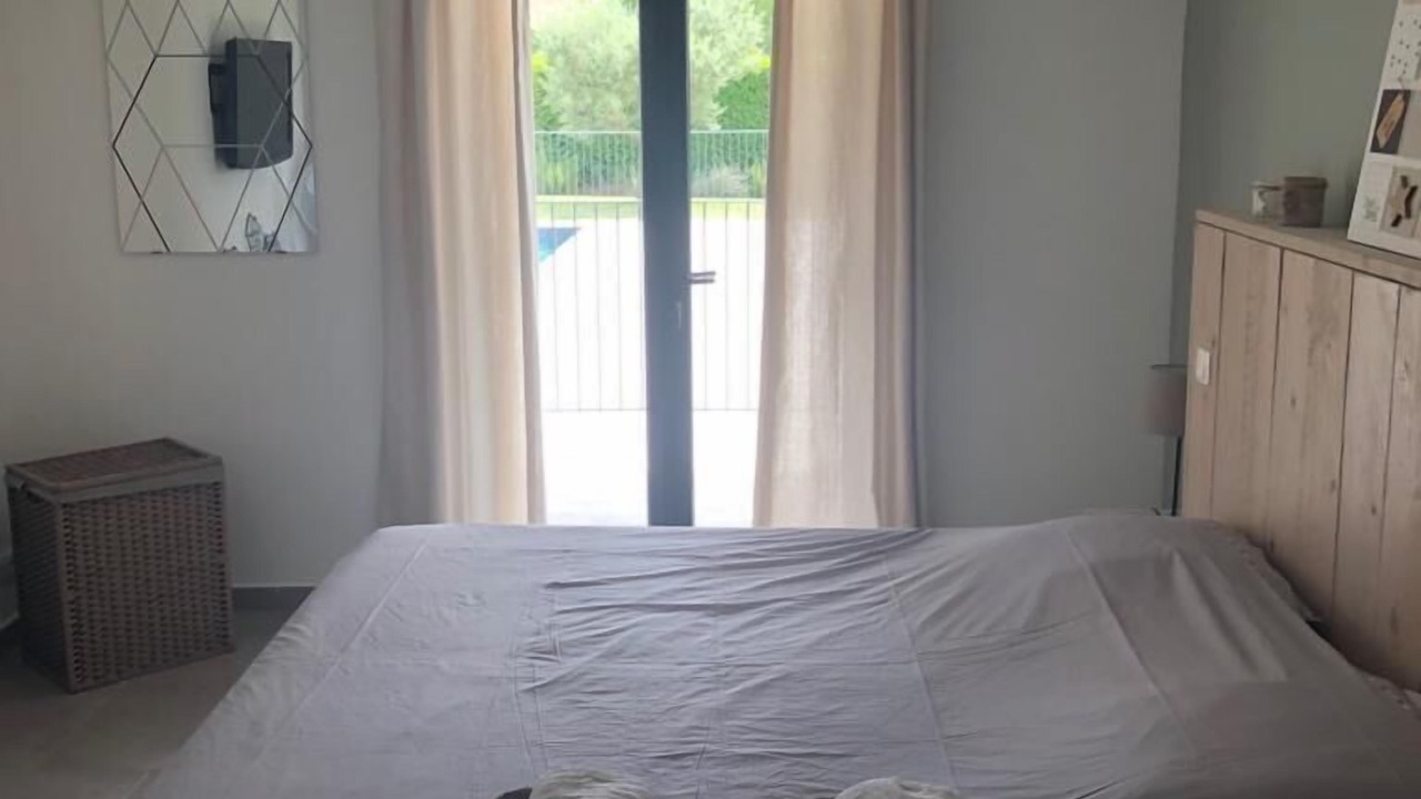 Photo of Bedroom in La Tour-d'Aigues