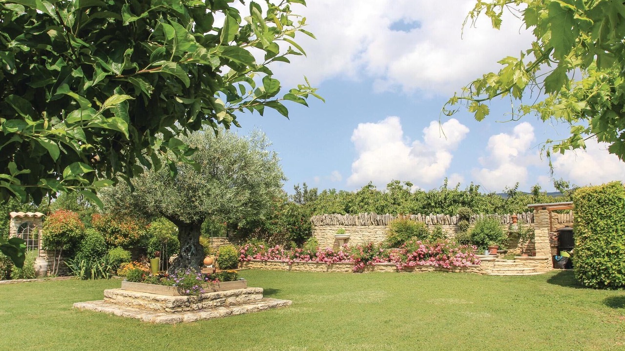 Photo of Others in Gordes