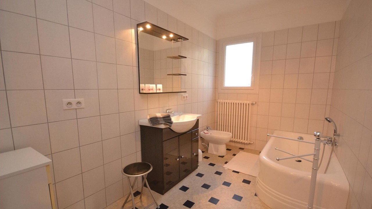 Photo of Bathroom in Caromb