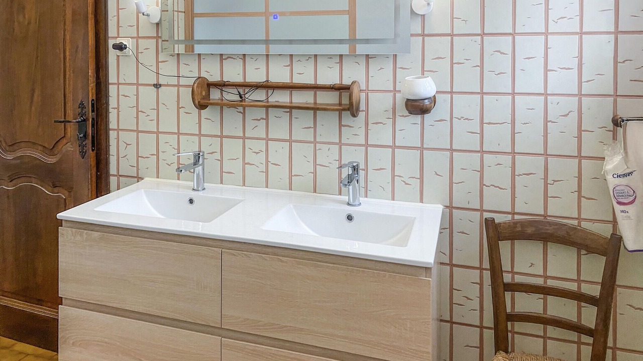 Photo of Bathroom in Lagnes