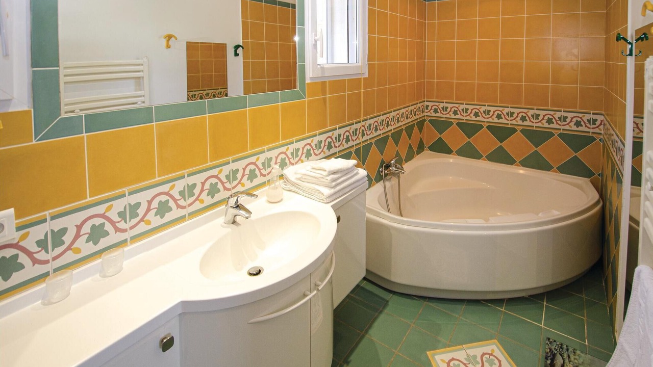 Photo of Bathroom in Caumont-sur-Durance