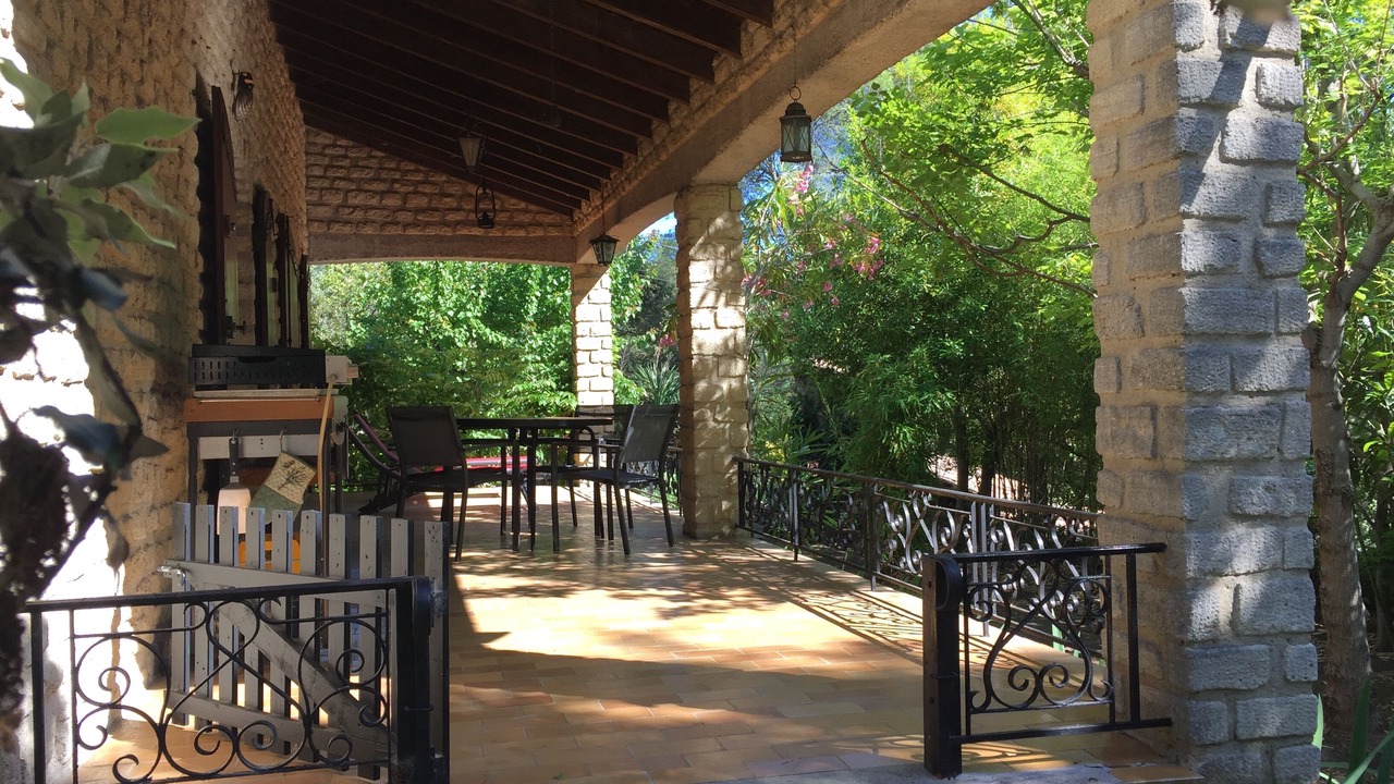 Photo of Patio Balcony in L'Isle-sur-la-Sorgue