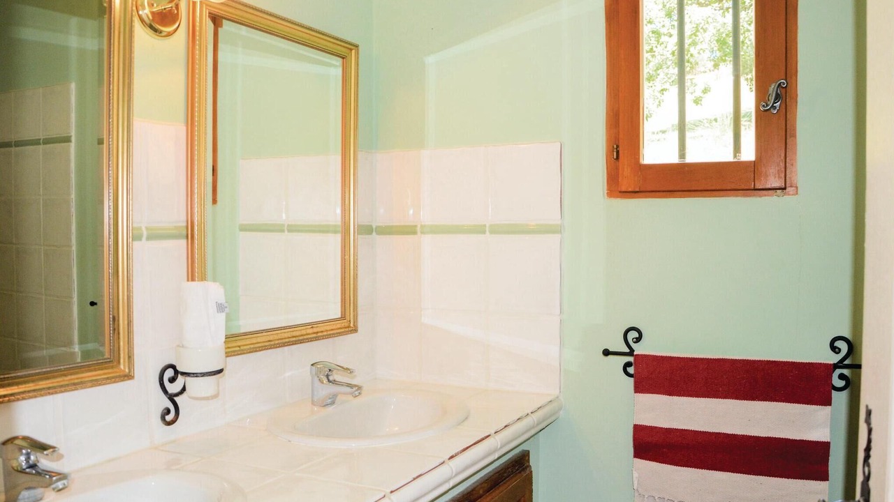 Photo of Bathroom in Roussillon