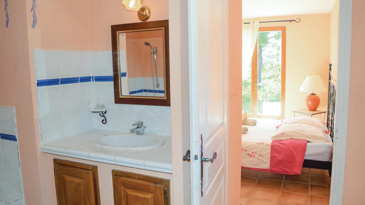 Photo of Bathroom in Roussillon