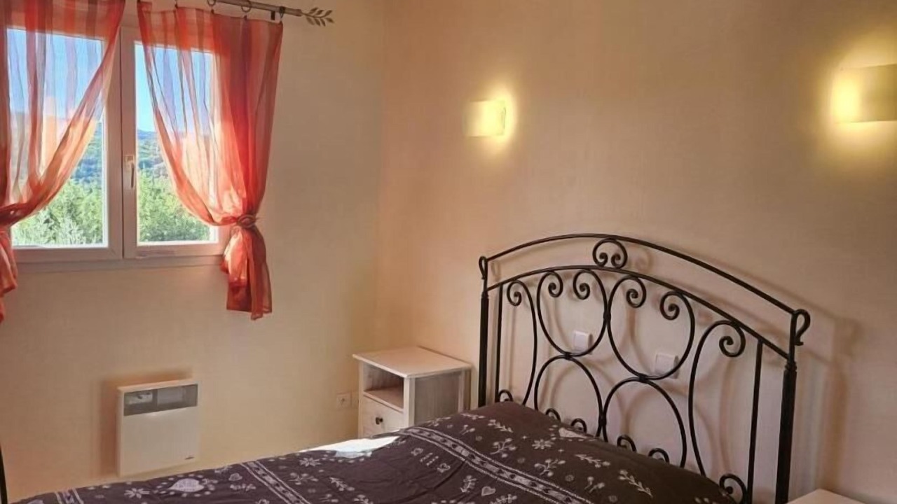 Photo of Bedroom in Bauduen