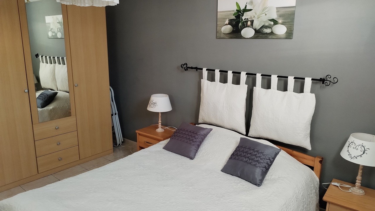 Photo of Bedroom in Orange