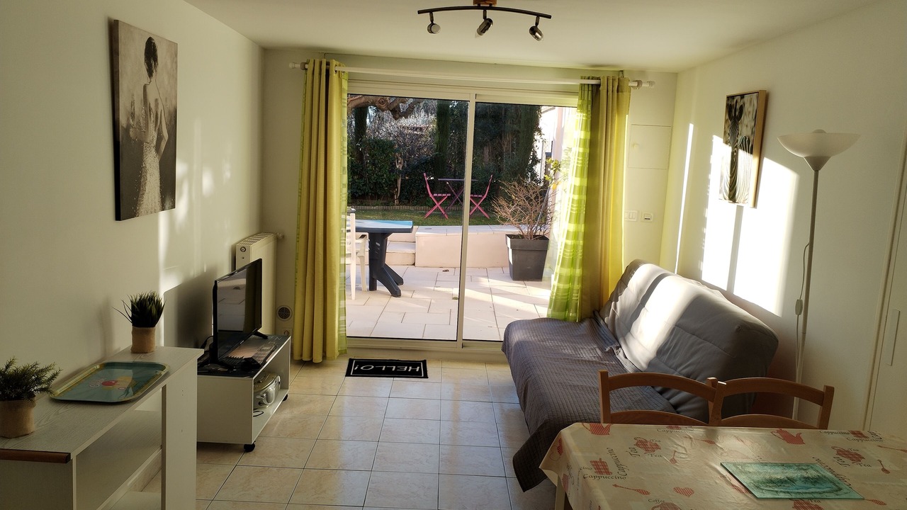 Photo of Livingroom in Orange