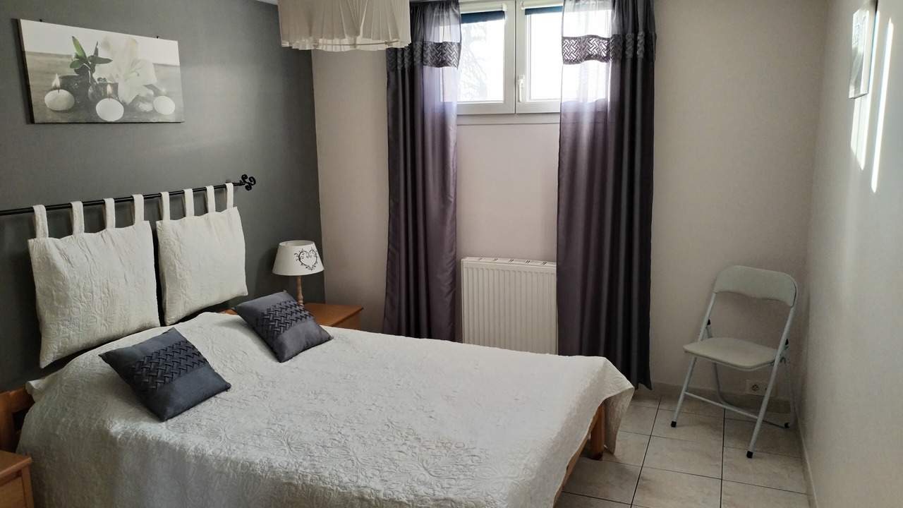 Photo of Bedroom in Orange