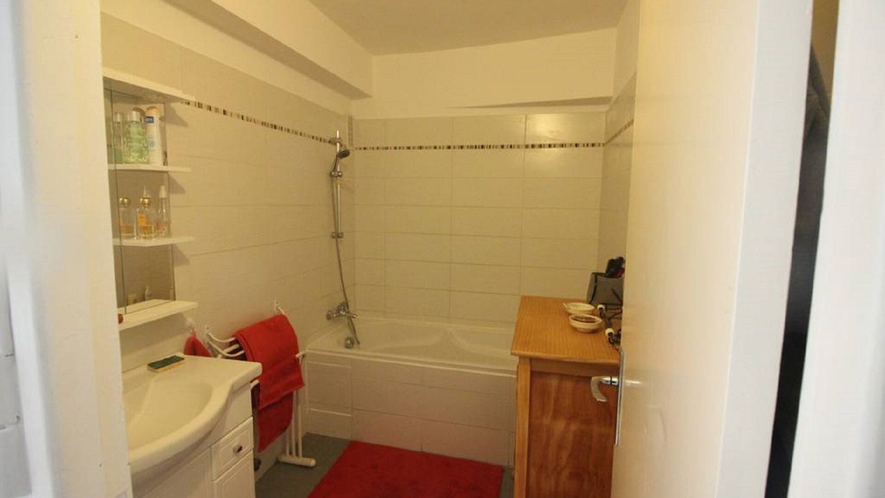 Photo of Bathroom in Hyeres City Centre