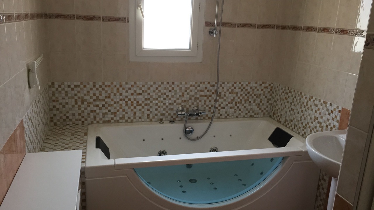 Photo of Bathroom in Molleges