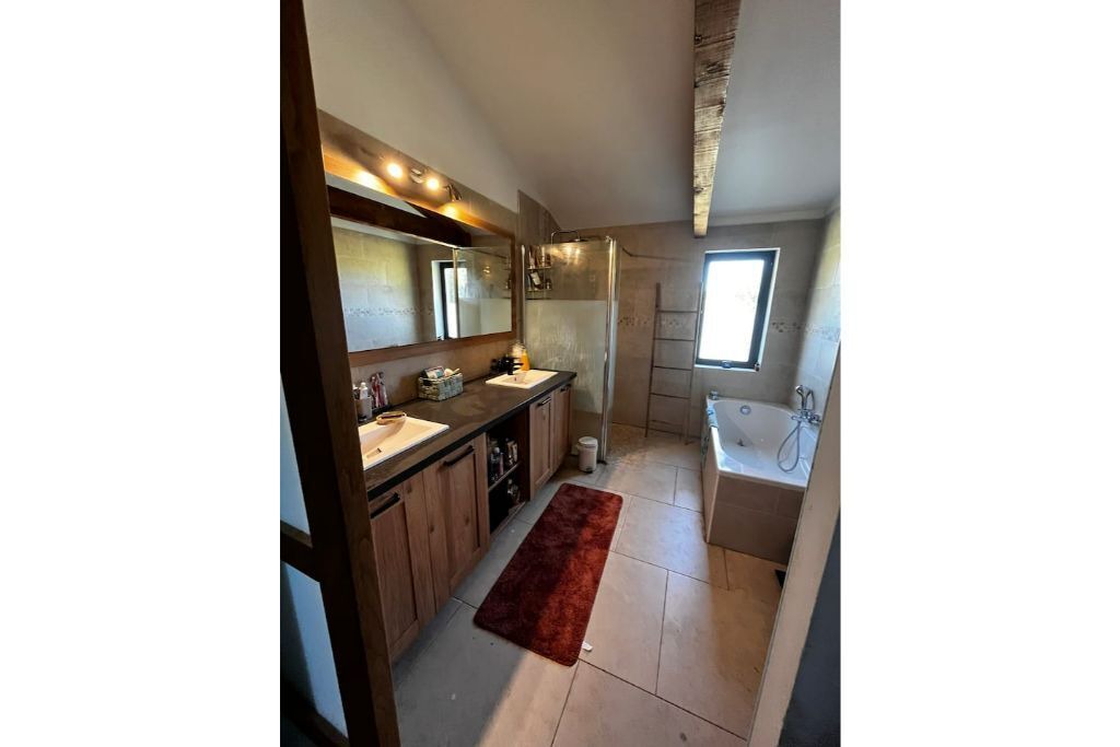 Photo of Bathroom in Eyragues